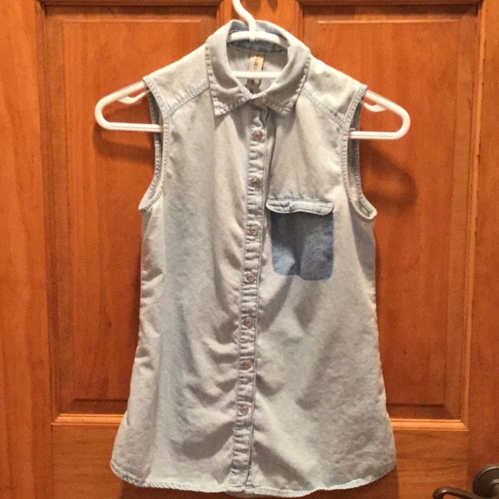 Denim co sleeveless shirt size 2